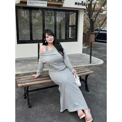 Babes【心动符号】大码微胖mm条纹挂脖连衣裙荡领上衣大码套装女