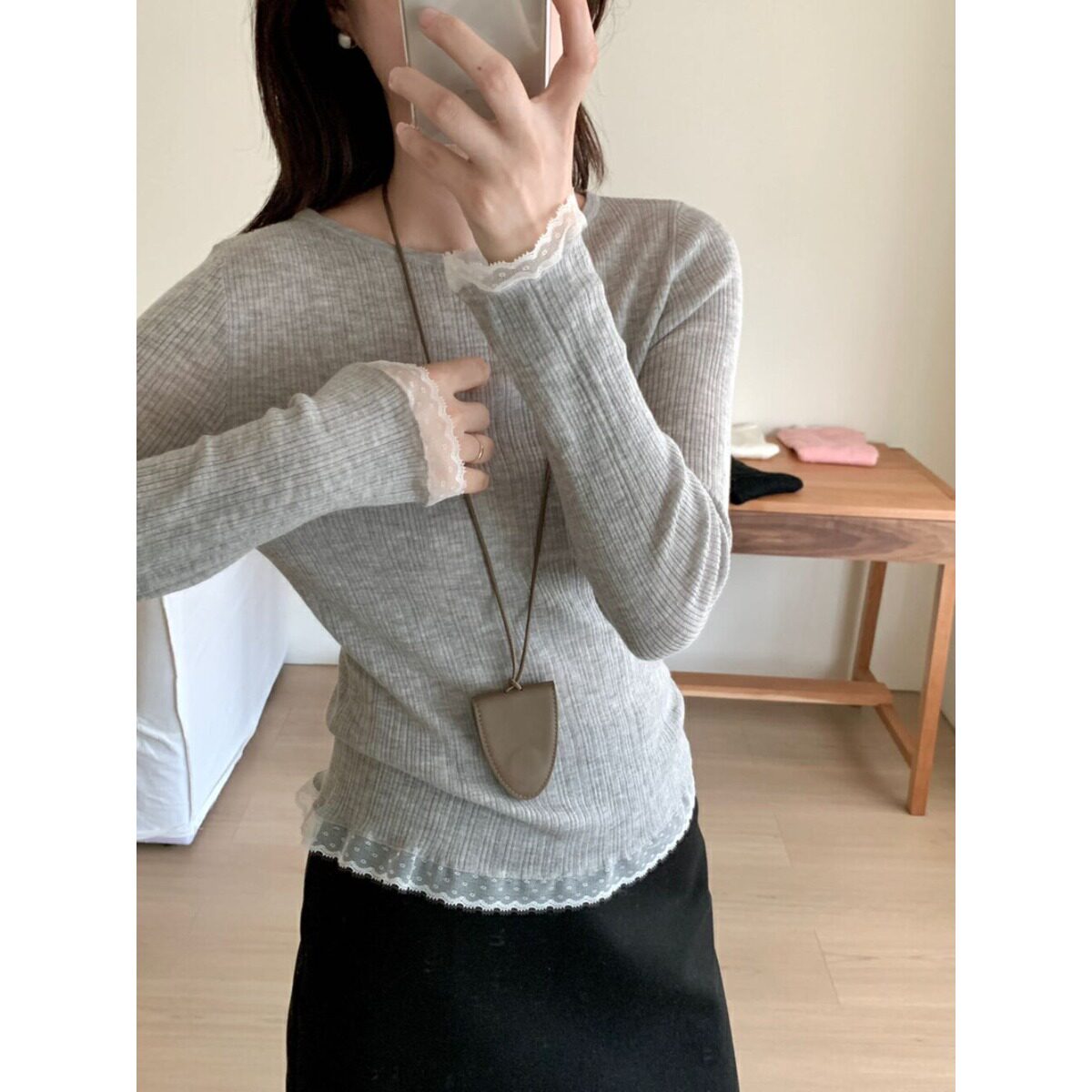丝光棉蕾丝花边设计感长袖针织衫女春秋新款修身薄款打底上衣