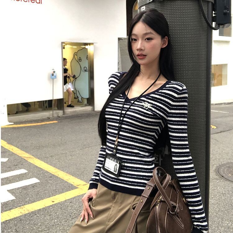 套头毛衣女款秋季韩系慵懒风高级感上衣条纹内搭v领针织衫