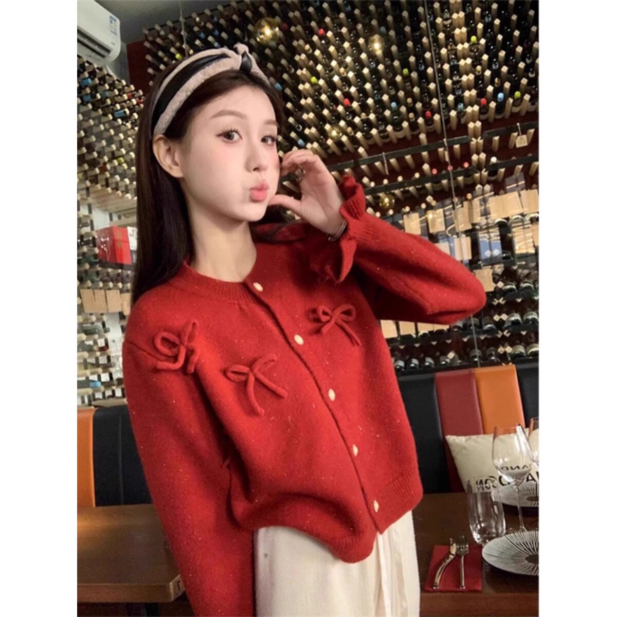 孔雀绒设计感圆领蝴蝶结洋气针织毛衣女开衫秋新款气质毛衣外