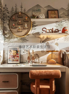 现代样板间女孩房卧室书桌摆件组合儿童房颜料搭配台灯软装饰画品