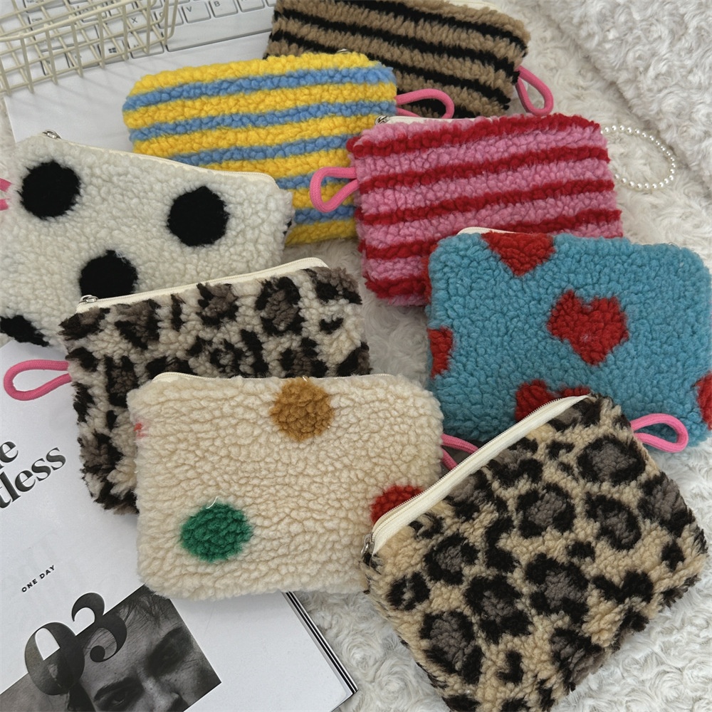 411281 ins风毛绒爱心口红包学生手拿小号化妆包钥匙零钱包证件袋