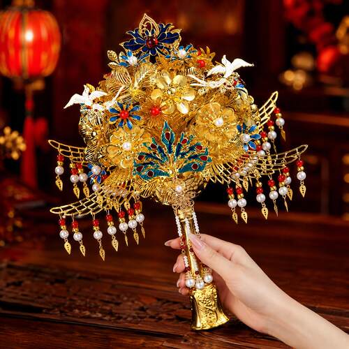 金色龙凤褂新娘手捧花