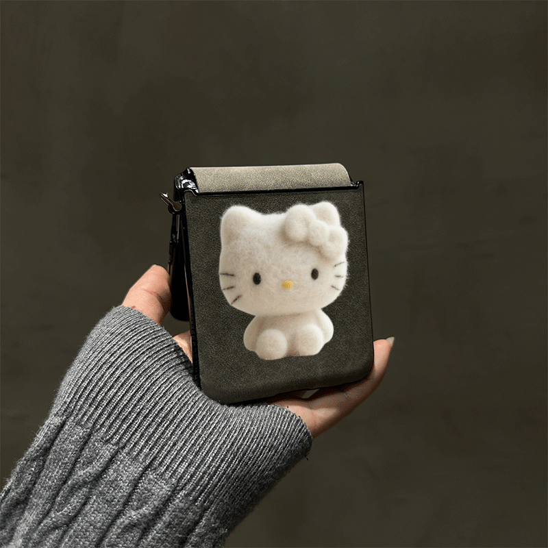毛绒凯蒂折叠屏手机壳