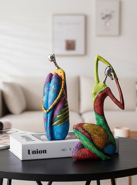 创意彩色人物造型装饰摆件