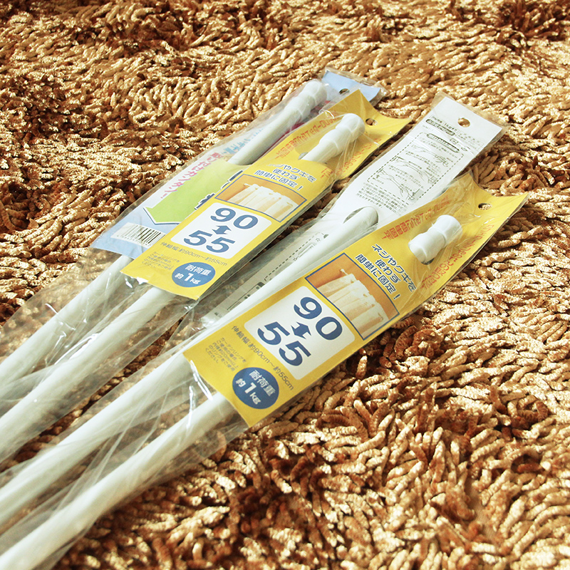 日本白色漆窗纱帘打孔伸缩杆