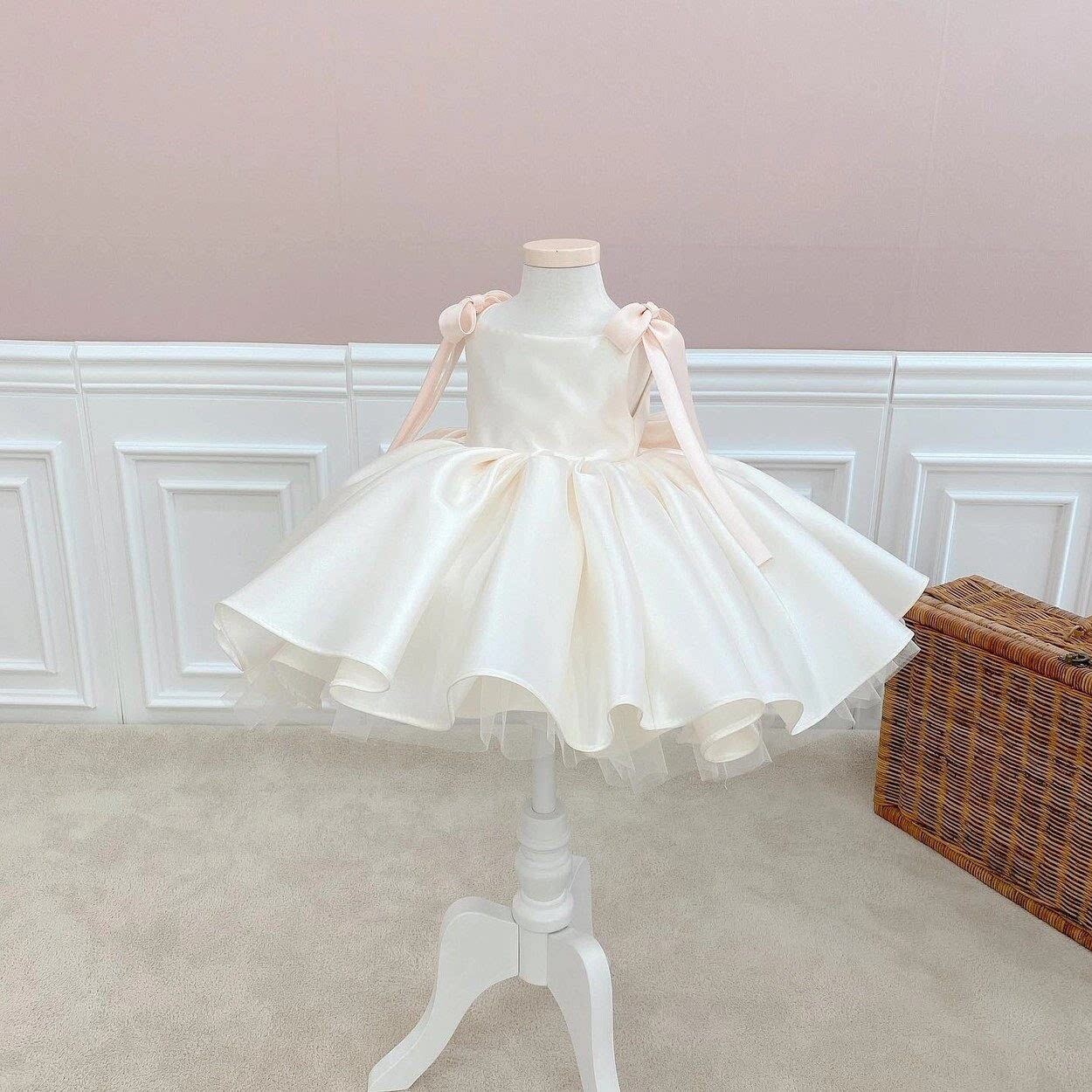 一周岁女童韩版生日高端香槟色小礼服儿童缎面花童公主蓬蓬裙钢琴