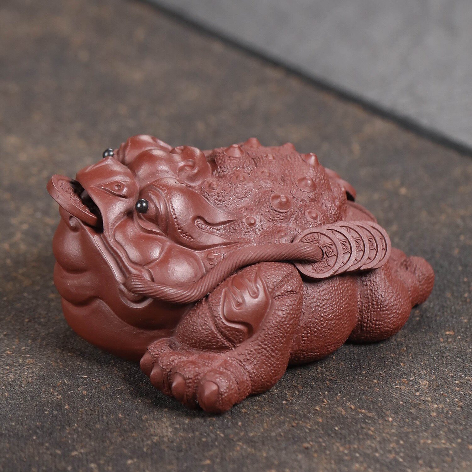 宜兴紫砂茶宠金蟾摆件紫泥手工三足火焰蟾蜍茶具茶道配件可养