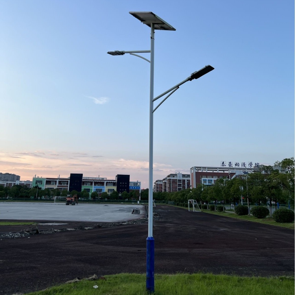 8米双臂高低臂单臂新农村6米7米一体化太阳能路灯道路LED照明灯杆