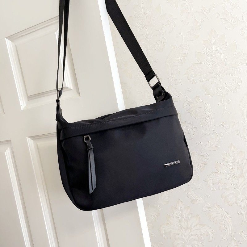 女包新款休闲大容量单肩包时尚百搭斜挎大包防水尼龙牛津布旅行包