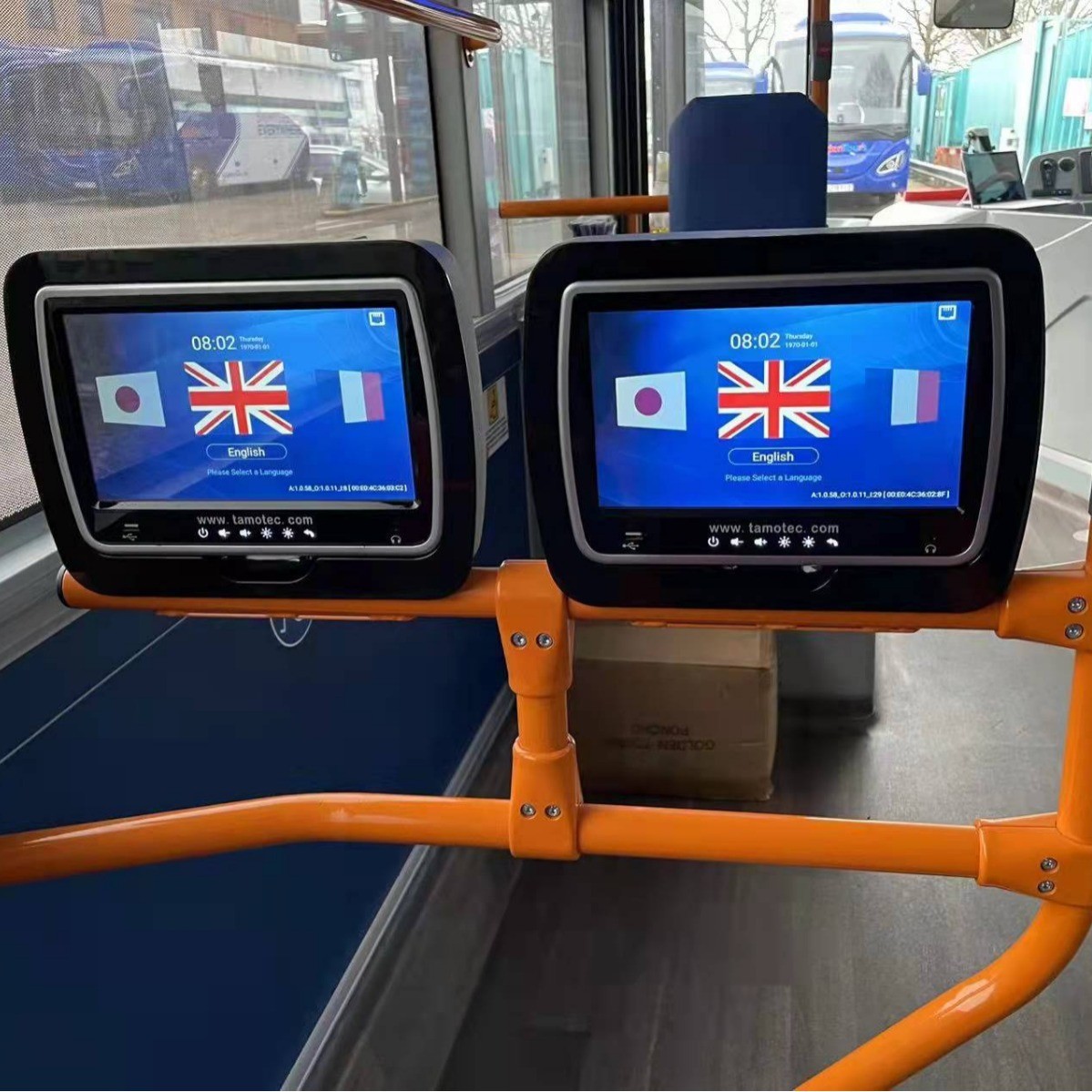 热销10.1寸商务车载娱乐系统先下订可大巴士批量桌椅显示