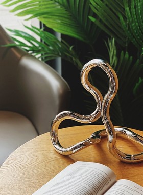 热销现代简约家装抽象客厅软装饰品莫比乌斯金属电镀银色几何玄关