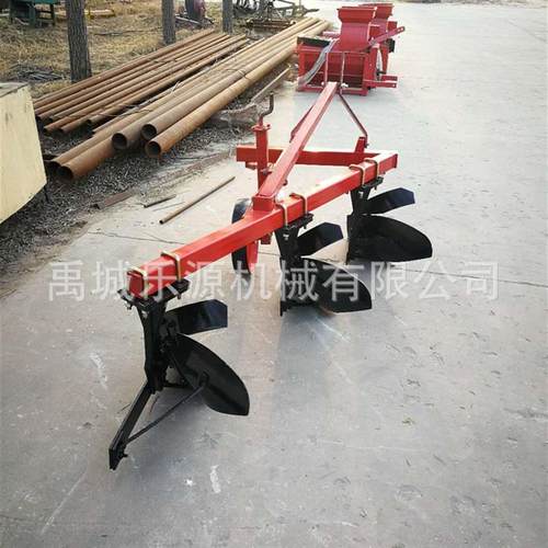 热销铧式犁420耕地犁轻型老式三铧四犁铧犁深翻农用松土犁厂家批