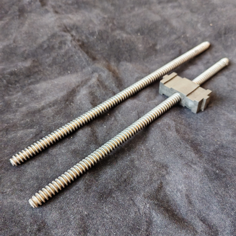 热销加工梯形螺杆t14*3*300手摇式升降器t型扣丝杠手摇学习桌调节