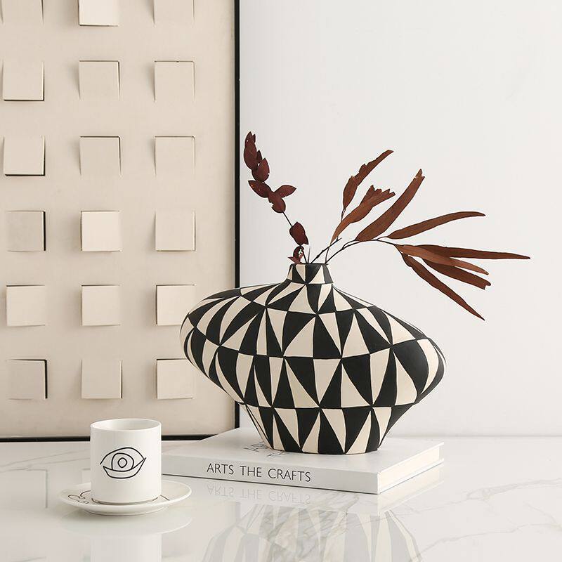 热销意式极简创意手绘三角格纹陶瓷花瓶别墅酒店餐厅玄关插花装饰