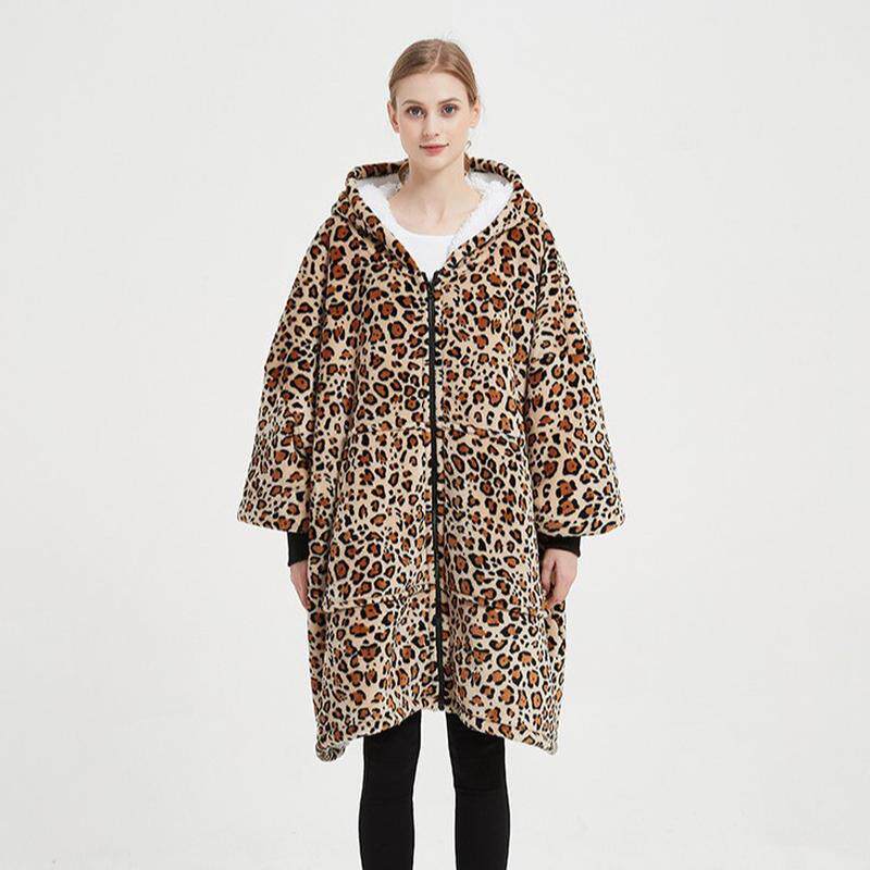 热销连帽懒人毯oem定制双层加厚可穿休闲居家毯子批发