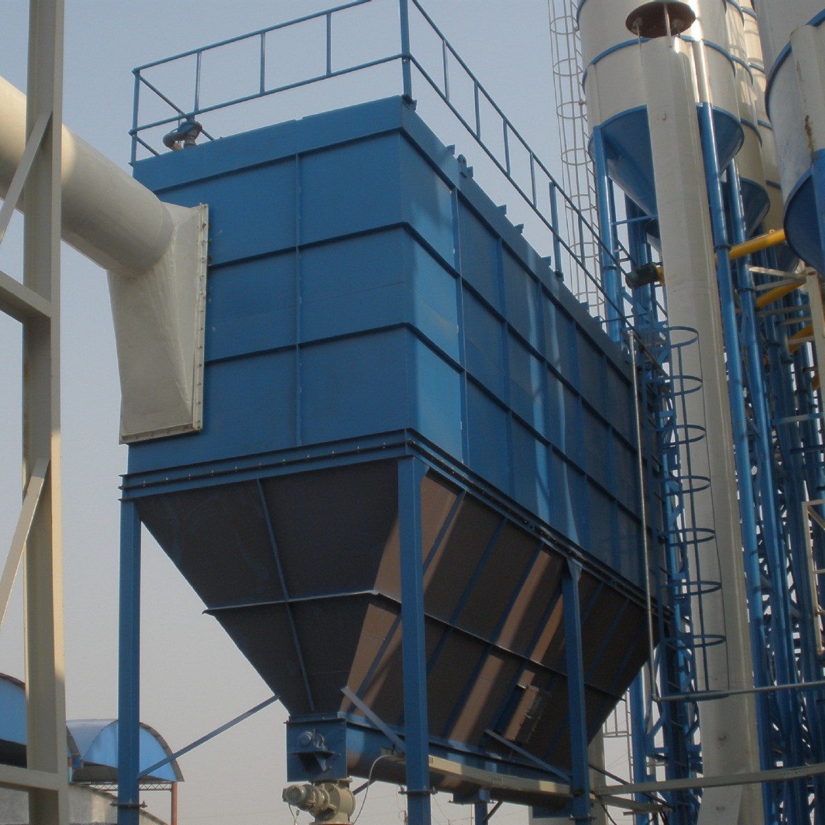 热销石料厂粉尘处理厂家供应脉冲除尘器搅拌站布袋除尘器dmc除尘