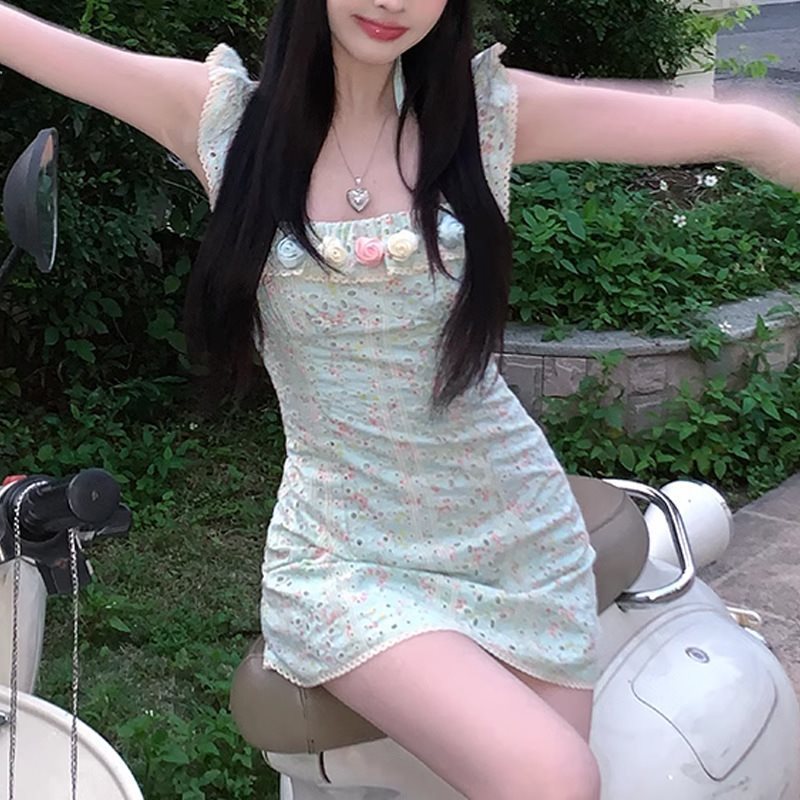 现货小飞袖吊带碎花裙女夏镂空多巴胺海边薄荷曼波绿色连衣裙无袖