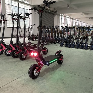 热销2400w电动滑板车11寸双驱滑板车越野款 机械减震双驱动电动滑