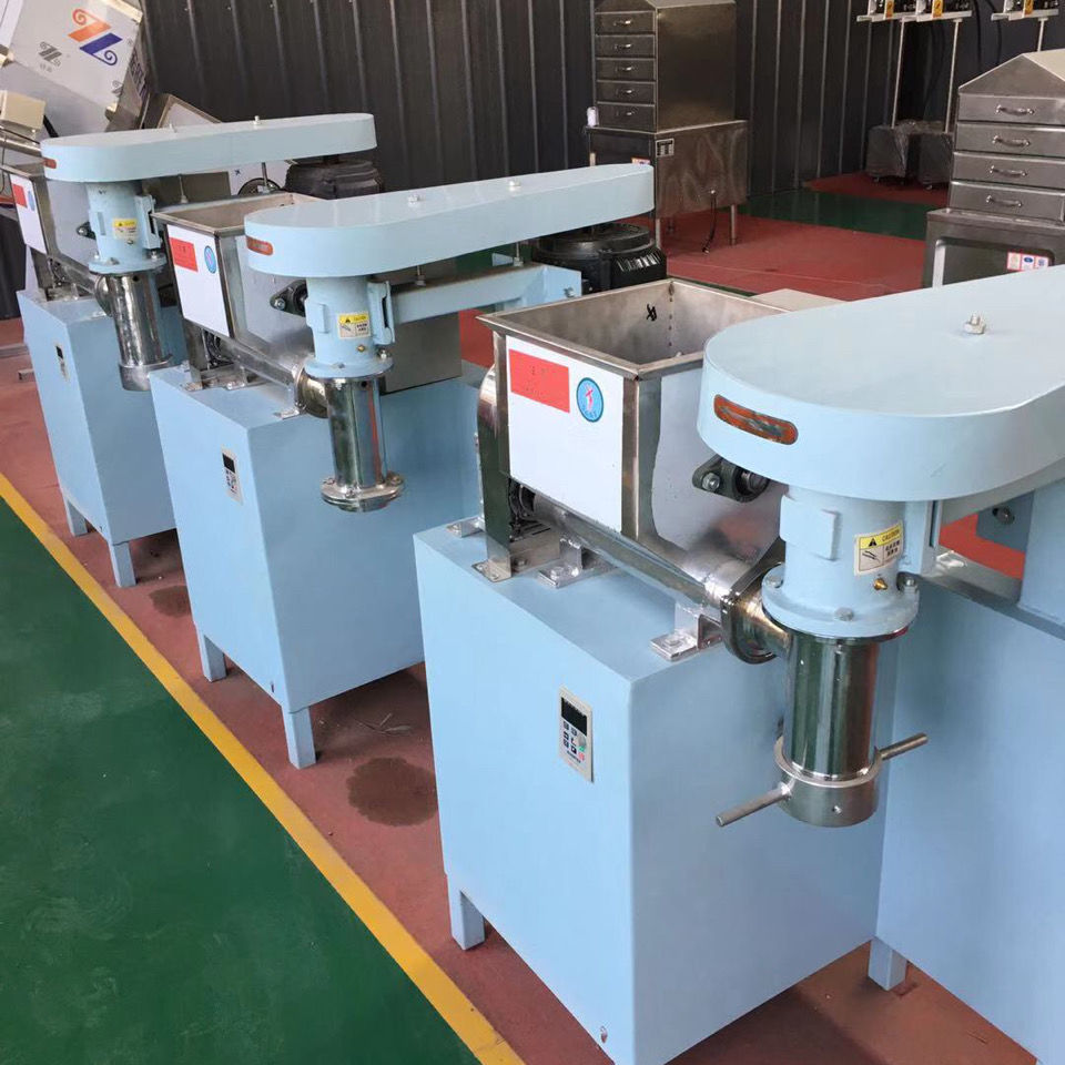 热销全自动商用牛筋面机无需人工喂料产量仿手工辣条机一次成型大