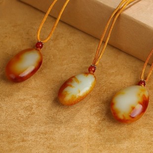 新疆和田玉籽料吊坠黑皮红沁红皮白肉羊脂玉男女款 原石挂件货源