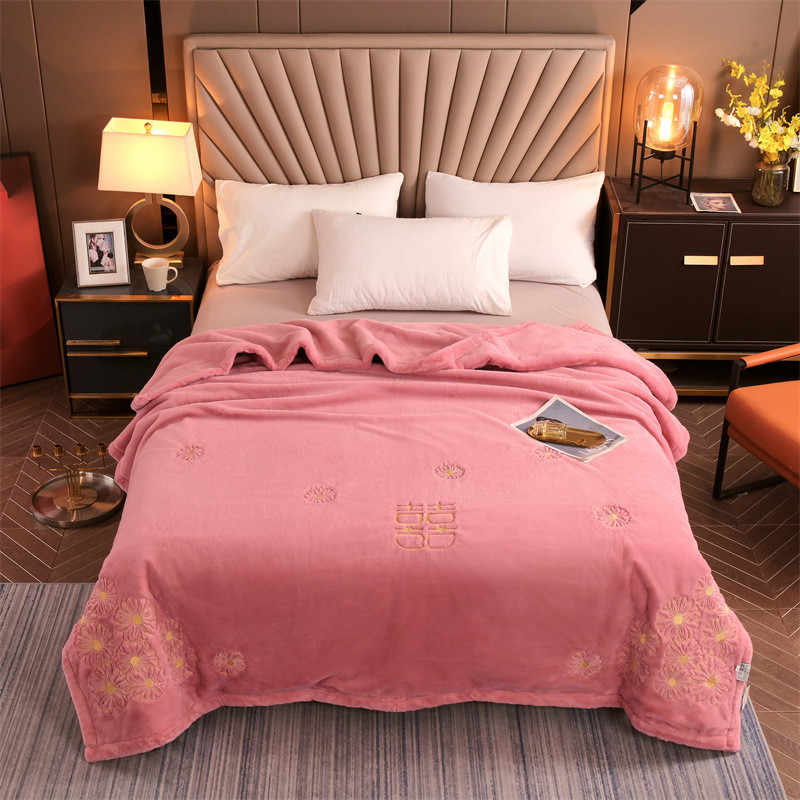 2022年新款精品绣花仿兔盖毯超柔双人婚庆礼品毯秋冬季绒毯批发