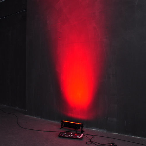 热销不夜天舞台投光洗墙灯9颗18瓦6批发珠iec插头dmx点控洗墙灯色