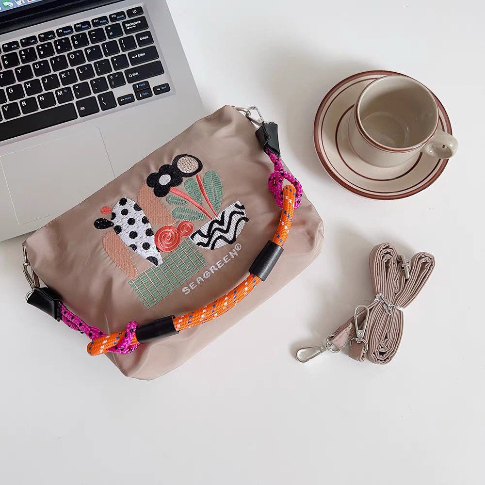 2月新款小有拉链单肩斜挎包高圆圆同款两用包腋下包休闲刺绣新款