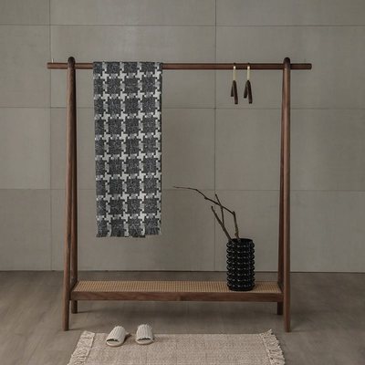 渡口木作实木衣架落地简约挂衣架黑胡桃木晾衣服卧室衣帽架家厂家