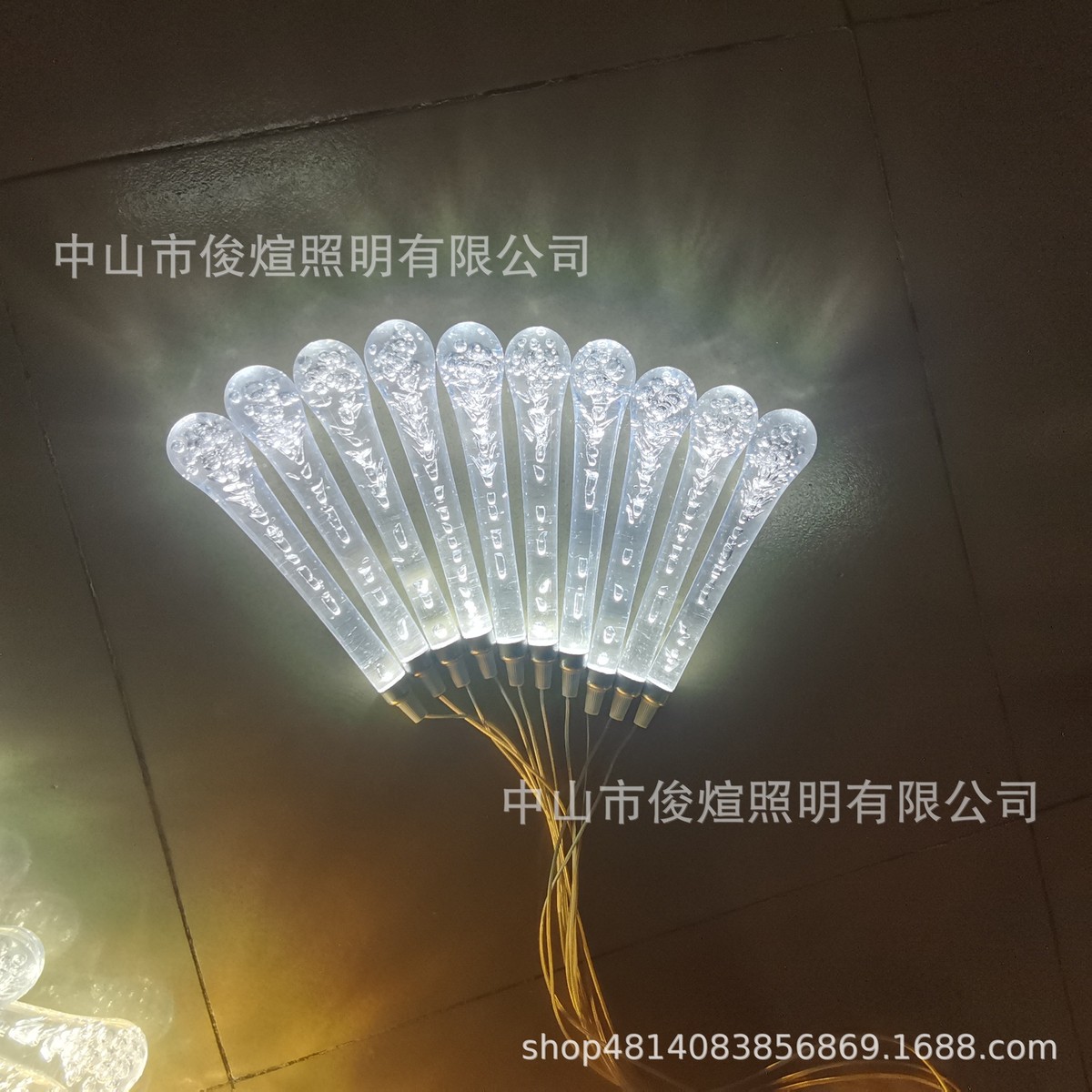 直供婚庆场地布展道具亚克力水滴舞台婚礼吊灯场地布置氛围灯
