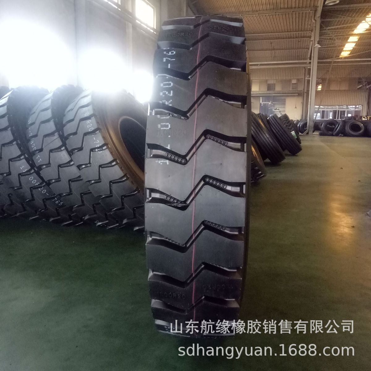 热销卡车钢丝轮胎825r20900r20轮胎工程车渣土车子午线矿用