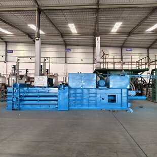 大型卧式液压打包机全自动废纸塑料金属易拉罐压缩机秸秆压块机