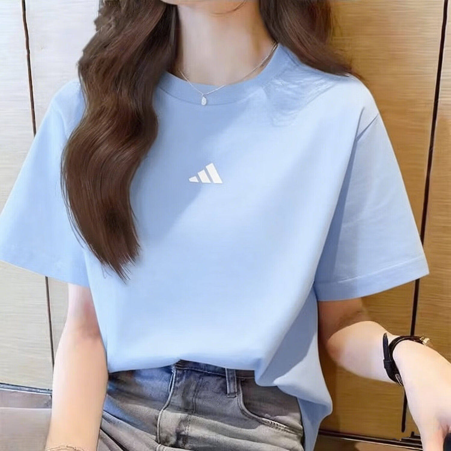 Adidas圆领短袖女夏季时