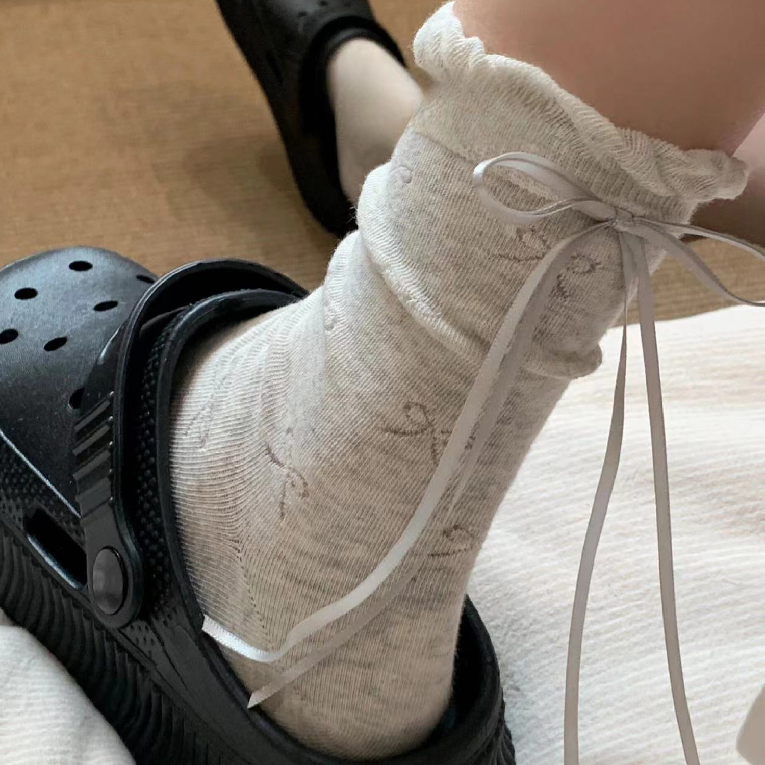 后跟蝴蝶结袜子女春秋款白色堆堆袜搭配洞洞鞋中筒袜ins韩版长袜