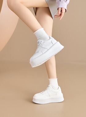 真皮时尚百搭小个子松糕小白鞋女新款增高德训休闲鞋女