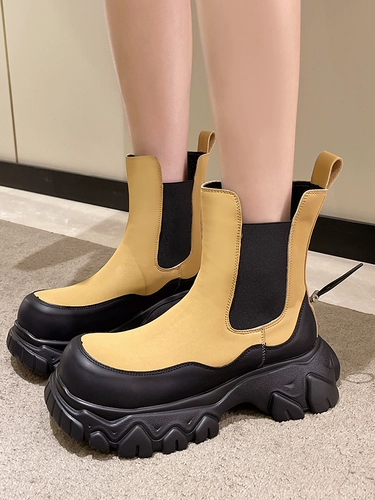 Martens, небольшие весенние короткие сапоги, челси на платформе, тренд сезона, по фигуре