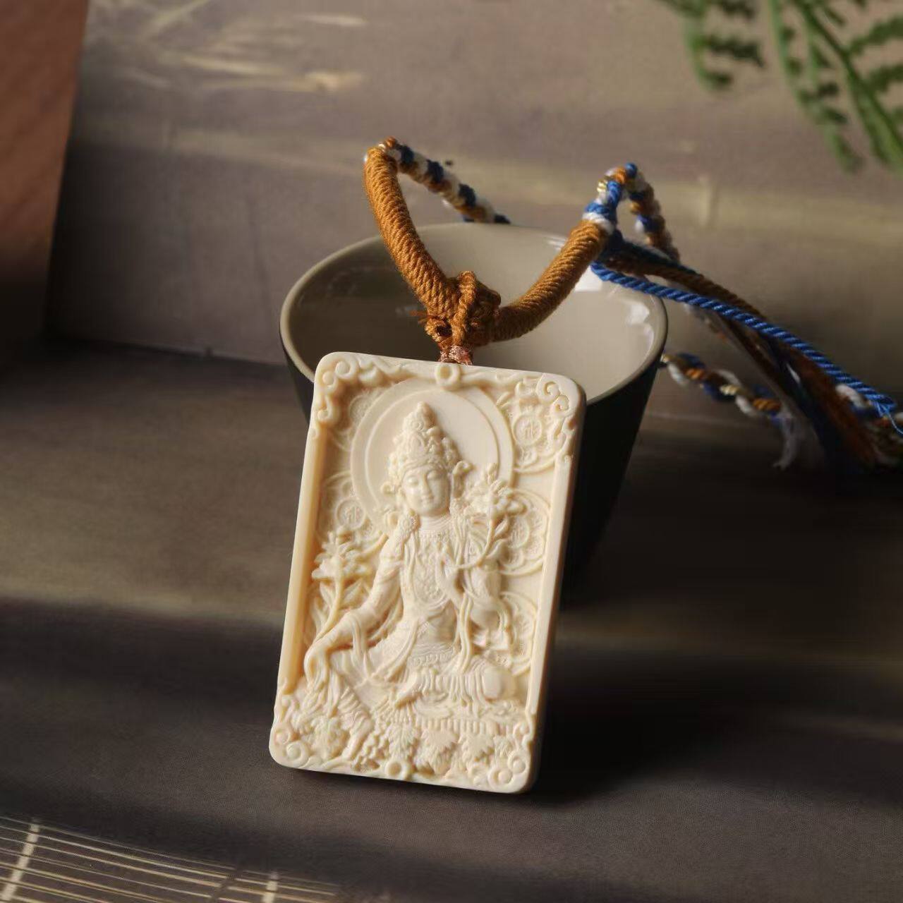 猛犸象牙【度母】吊坠手工雕刻冰料牙雕牌子挂件精选顶级猛犸冰料