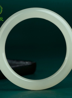 和田玉手镯女款玉镯子