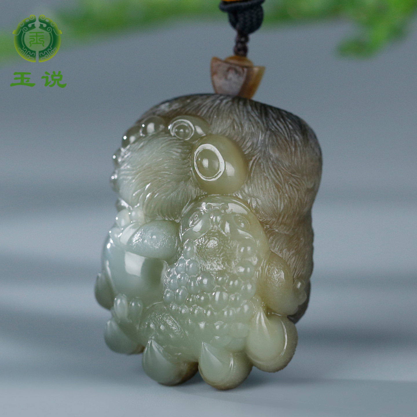 和田玉金蟾熊掌手把件男款