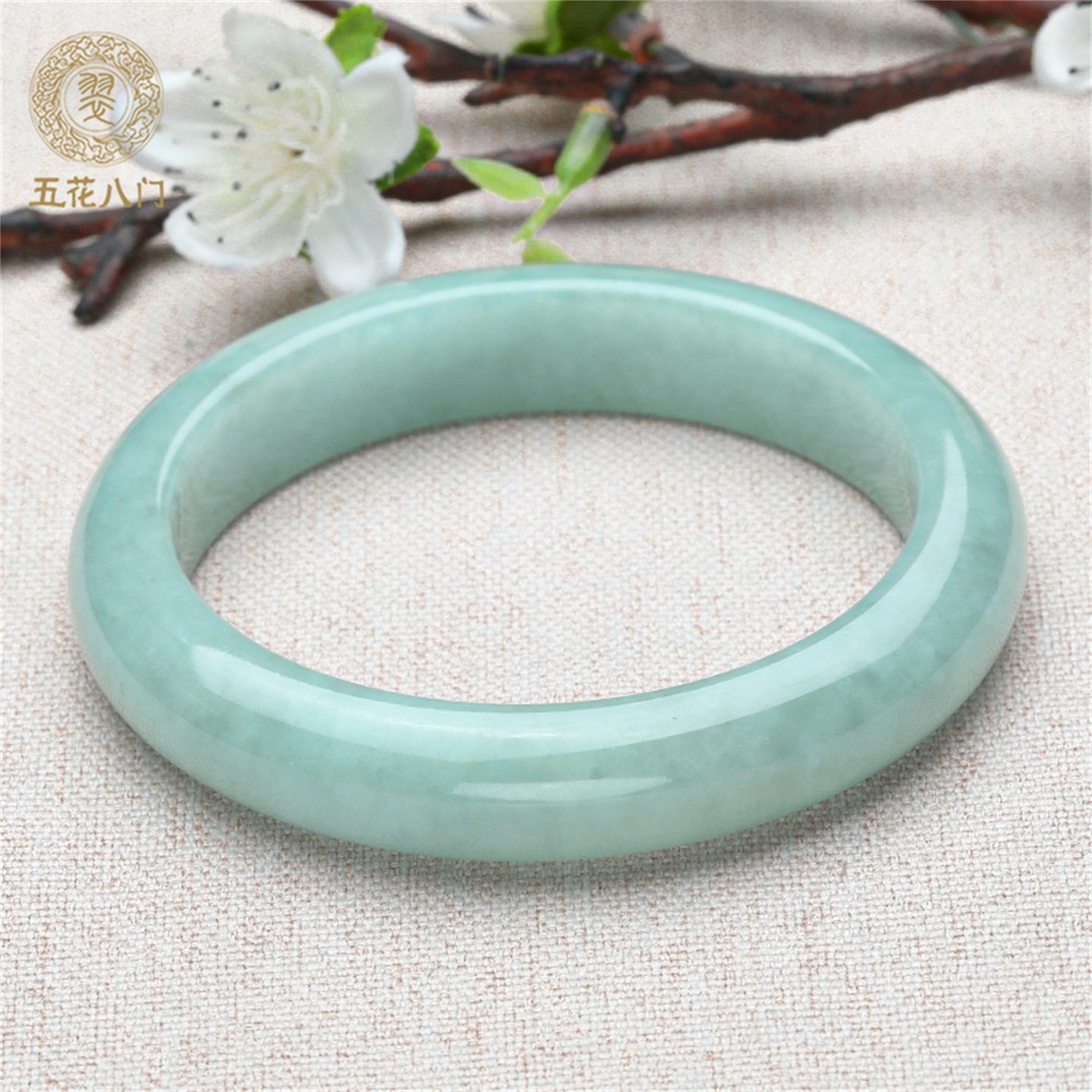 天然缅甸a货翡翠浅绿色玉镯子