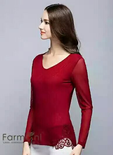 蕾丝花边雅致风拼接镂空袖打底衫