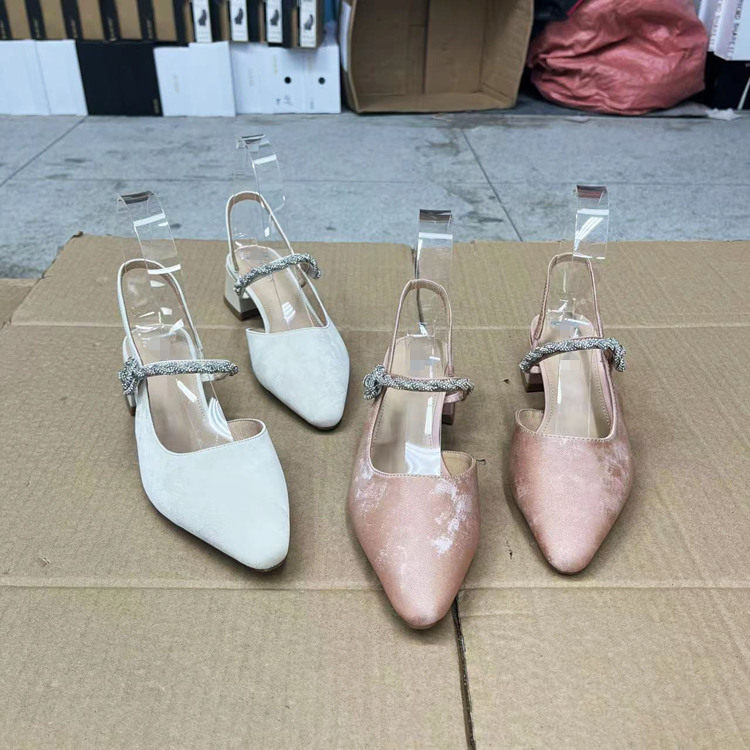 外贸原单内里鞋垫真皮尖头纯色新中式粗跟包头外穿高跟时装凉鞋