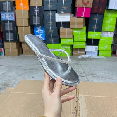 圆头纯色平底夹趾带钻人字拖鞋