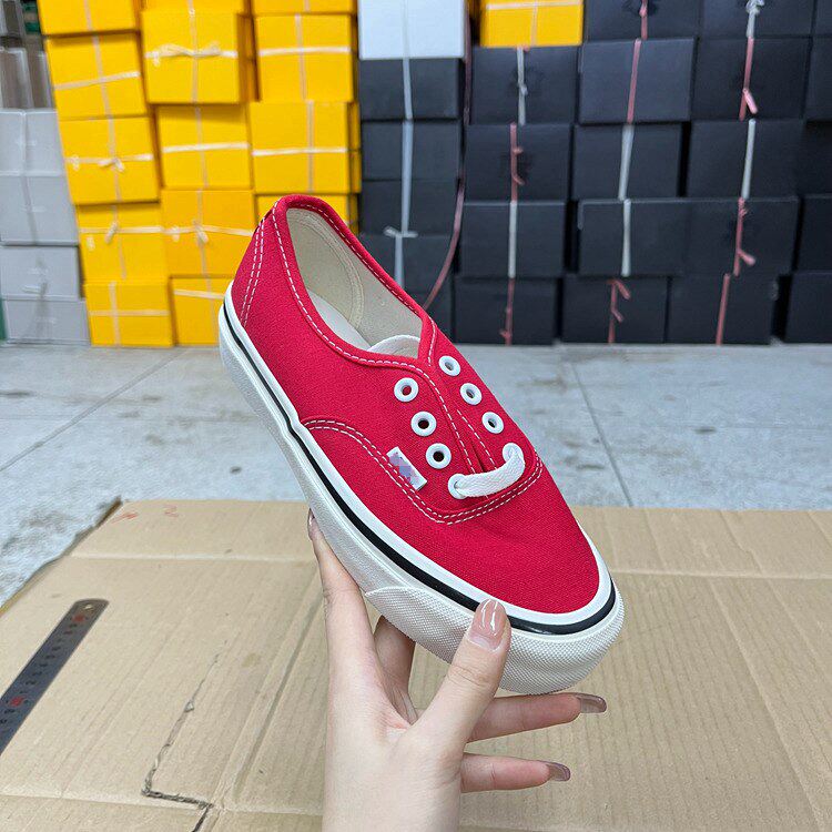 Lady Shoes新款时尚休闲百搭圆头平底经典款一脚蹬单鞋学生帆布鞋