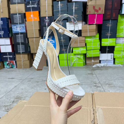 圆头纯色厚底粗高跟针织铆钉凉鞋