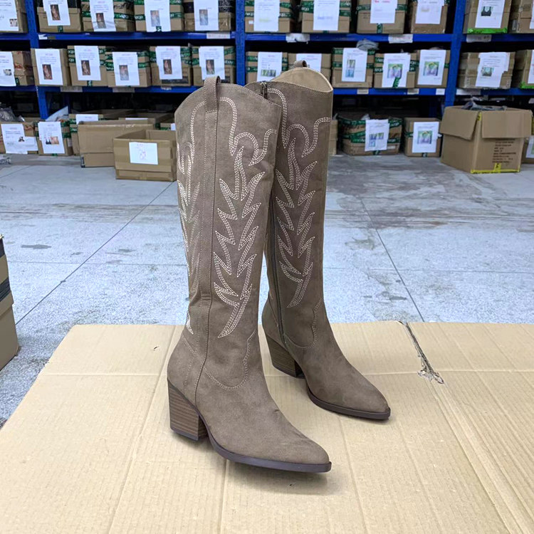 外贸原单女鞋尖头纯色粗跟中筒靴时尚刺绣雕花不过膝西部牛仔靴