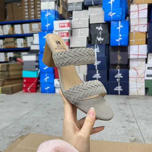 圆头纯色粗跟编织时装凉鞋拖鞋