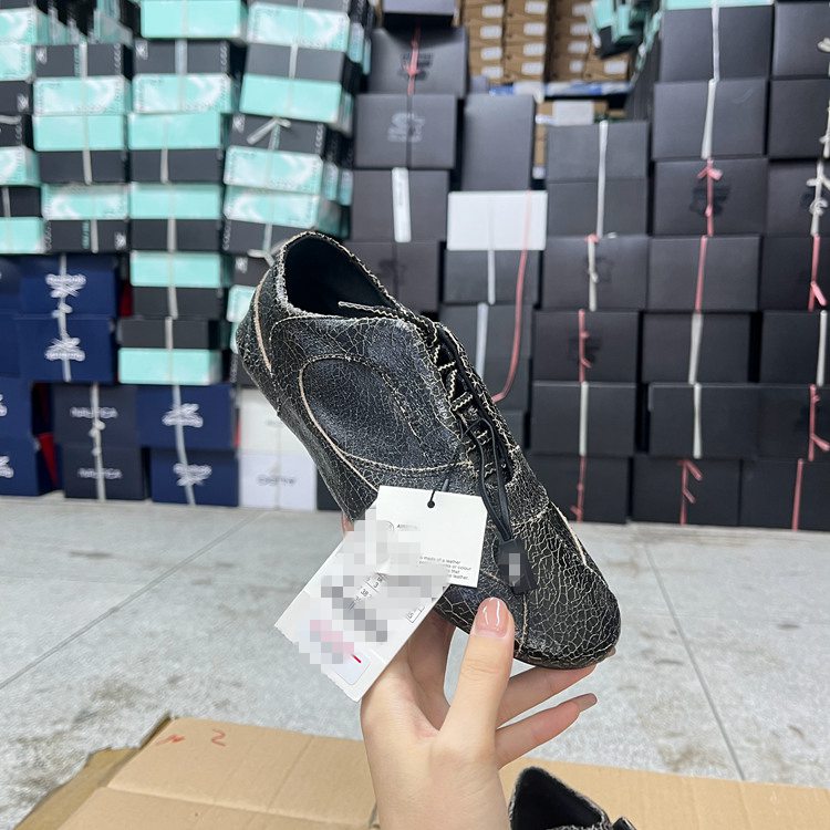 圆头纯色复古做旧系带平底单鞋