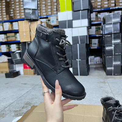 时尚新款马丁靴舒适百搭女靴子