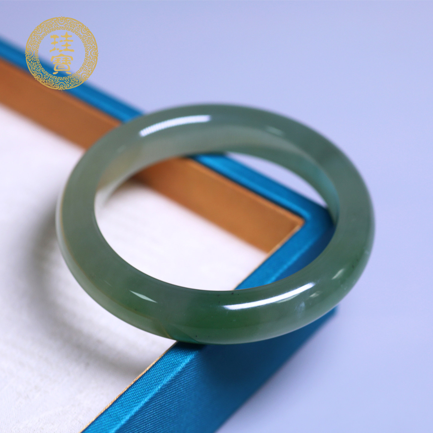 珪宝和田玉高冰绿晴宽条手镯52mm